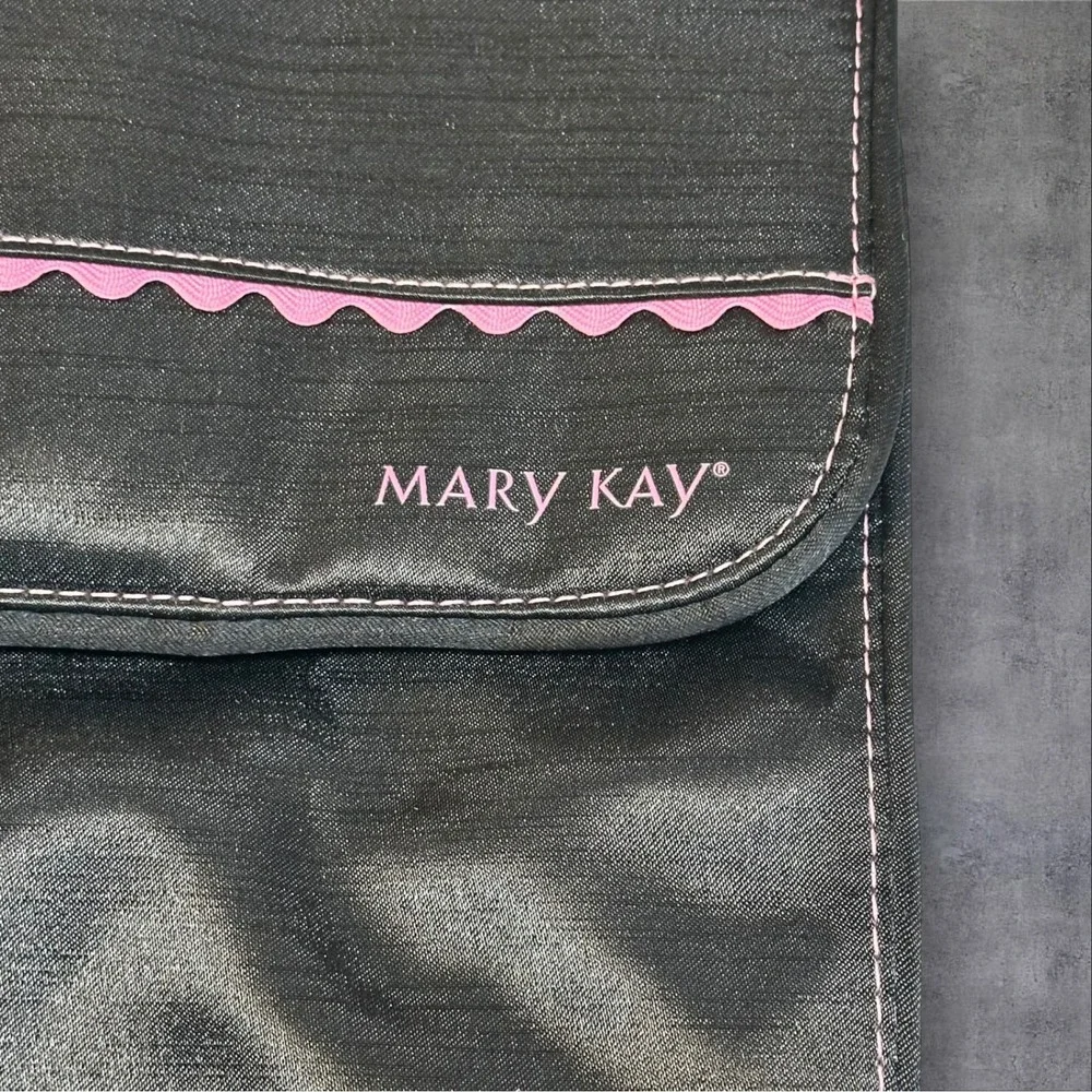 Mary Kay Roll Up Hanging Cosmetic/Toiletries Travel Bag with 4 Removable Pouches